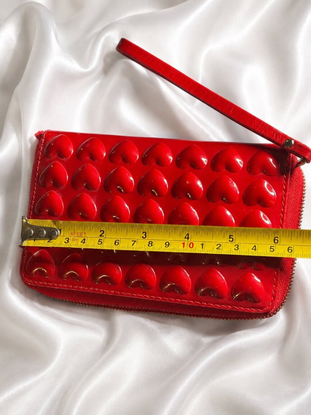 Marc Jacobs Red Patent Leather Heart Zip Around Wristlet Wallet - Picture 7 of 8